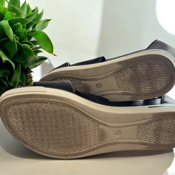 Eileen Fisher Sport Wide Strap Tumbled Soft Leather Sneaker Sandal Womens 6 - Picture 9 of 11